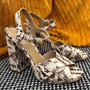 ✔︎𝙎𝙊𝙇𝘿✔︎🐍 Michael Kors Snakeskin Heels Size 7.5 🐍